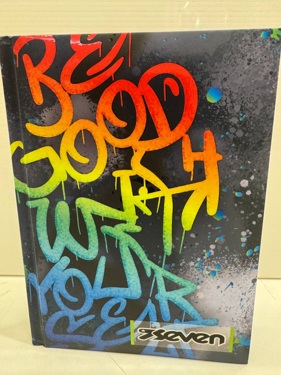 SEVEN 2025 DIARIO POCKET 12 MESI CARTOTECNICA BOY MURALES