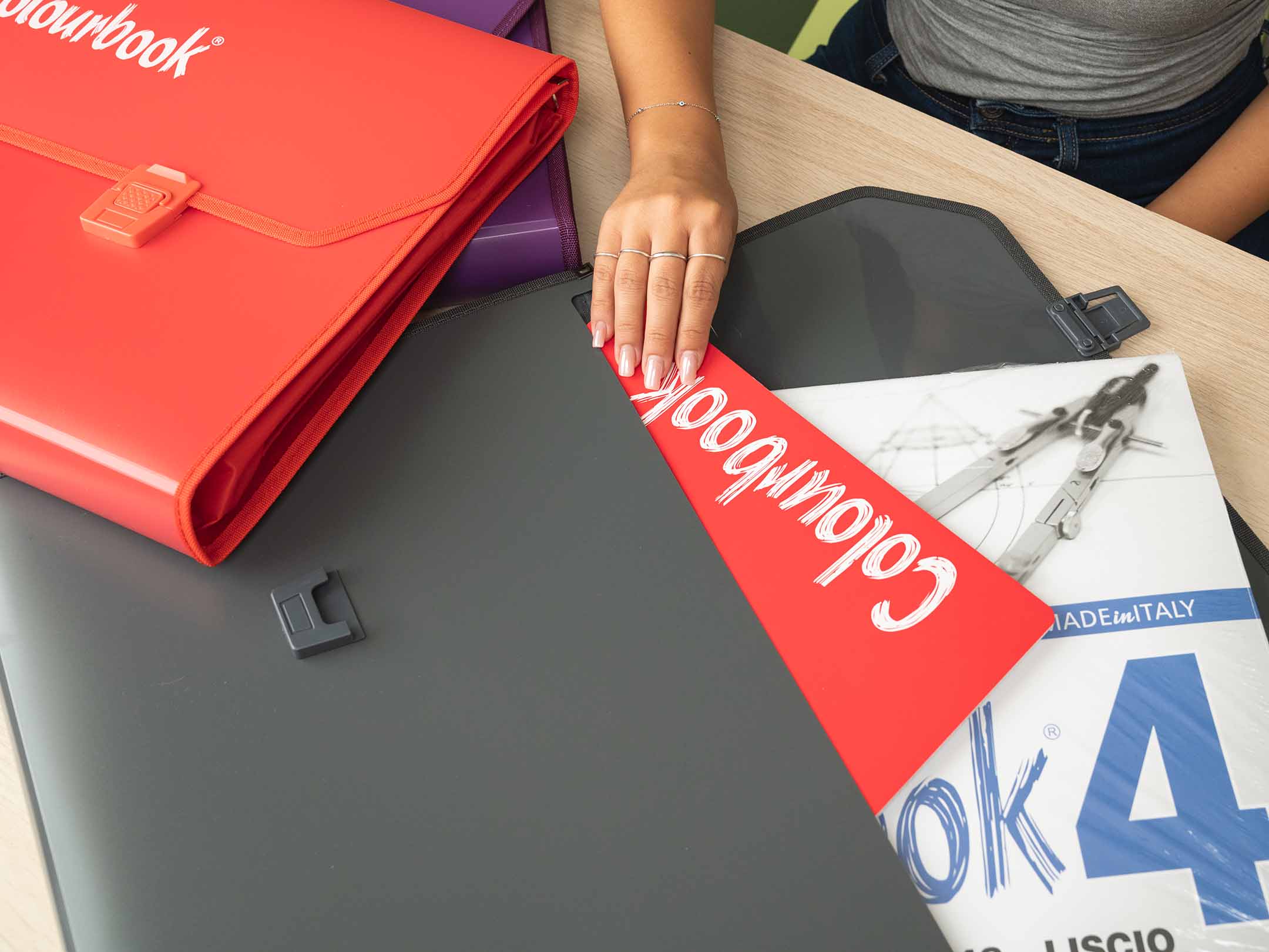 Valigetta PPL Wild 36x53 + tracolla Colourbook Grigio Fumo